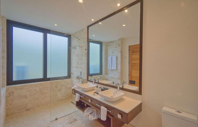 Modern Villa With Full Service Staff Close to Beach and Golf - Photo 12