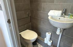 Next to USW 3 EnSuite Bed Home in Treforest - Foto 9