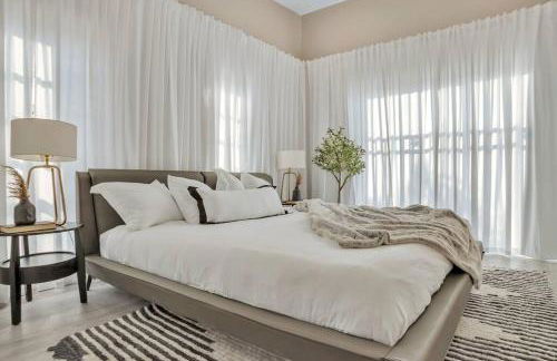 Stunning 2 Story Villa with Pool - Photo 29