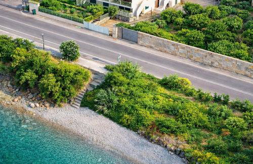 Derveni Seaside Apartments - Deluxe Sea View Penthouse Jacuzzi-BBQ & Groundfloor Garden View Apartment - Foto 23