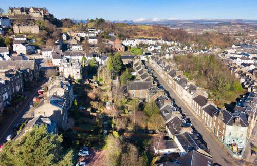 Elegant 3 Bed Apartment in Stirling Near Free Parking and Hill Views - Foto 50