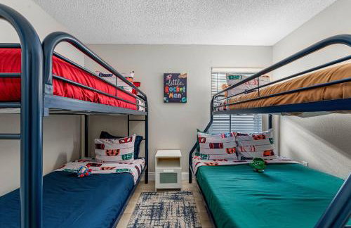 4BR w Heated Pool near Disney & Lake - Sleeps 10 - Foto 38