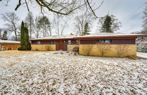 Fire Pit and Yard Family Home in Farmington Hills! - Foto 37