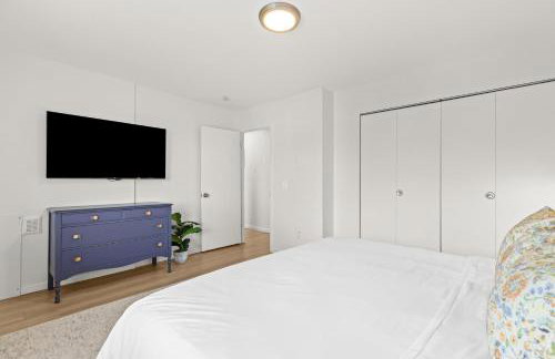 Renovated 1BR Upper Flat Modern King Suite - Foto 35