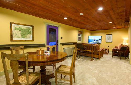 Secluded Lodge - Hot Tub, Views, Arcade - Foto 21