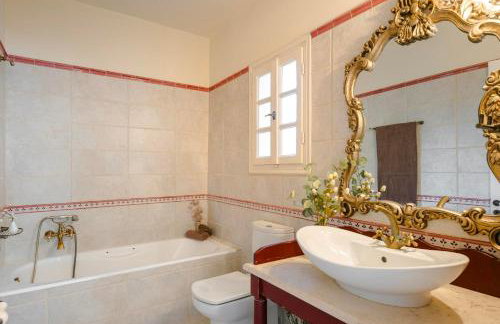 Nikolas by Vintage Travel - Photo 13