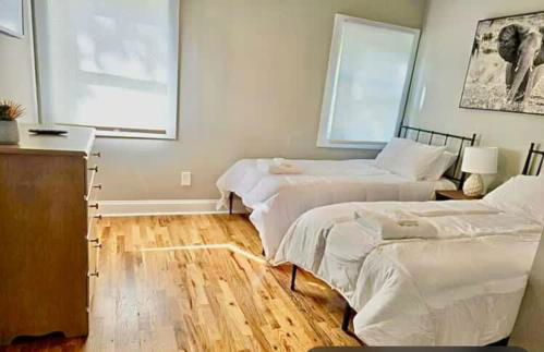 Pet-Friendly 4BR Family Home with Fenced Yard - Foto 26