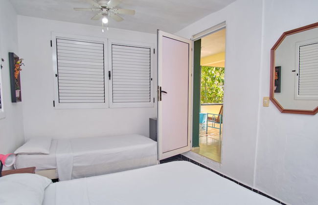 Villa in Cárdenas with swimming pool and garden - Photo 11