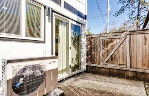 Downstairs UO, Autzen, Amazon Pk - Foto 3