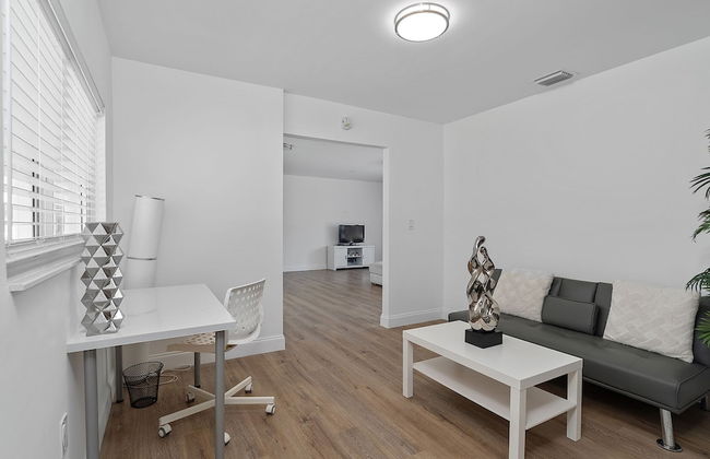 Dreamy 4BR Getaway w Private Pool Luxe Patio in Miramar - Foto 37