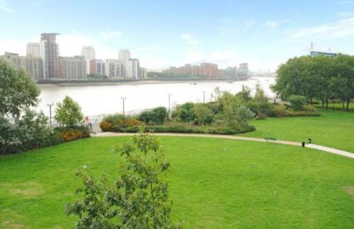 Bright, Modern One-bed With Stunning View of Thames - Foto 48