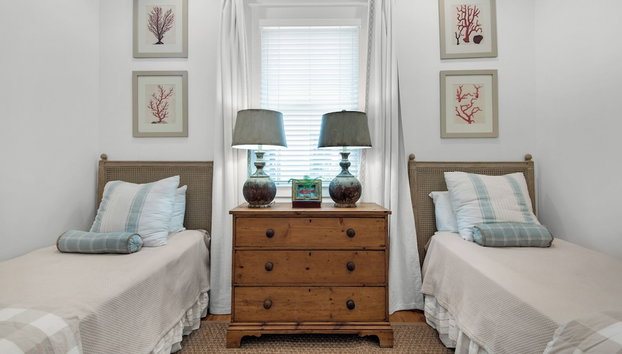 Spacious Home: 5br/4.5ba, Sleeps 12, Beach Access, Cool Covered Back Porch! - Foto 3, Habitación