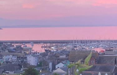 Little Trevio - seaside haven with parking and sea views - Photo 38