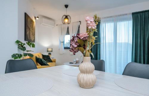 LuxStay Apartments APT3 - Private Parking, Terrace - Foto 13