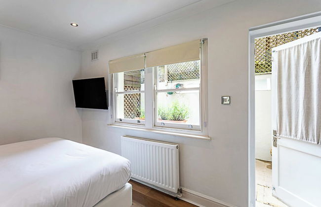 Bright Home Near Little Venice - Photo 6