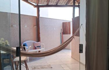 FLAT ENCANTADOR A UM PASSO DA PRAIA - Foto 47