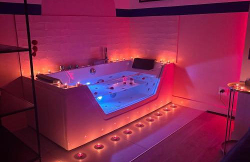 Appartement Thème Années 60' l Baignoire Jets l Clim l Netflix - Foto 2