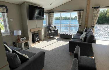 Chichester Lakeside Holiday Park Lakefront Lodge - Foto 13