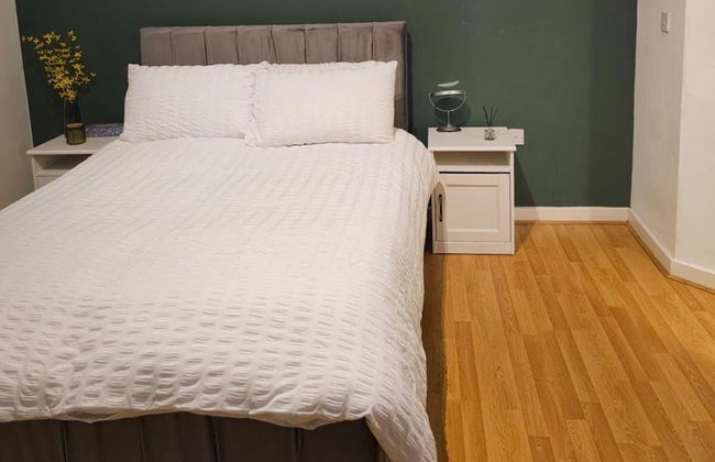 Apartment - Free Parking & Near Hospital - Photo 2