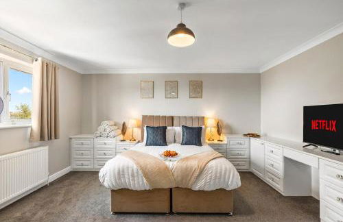 Stylish 5-Bedroom House, Accommodates 10, Fast Wi-Fi & Private Garden - Foto 34