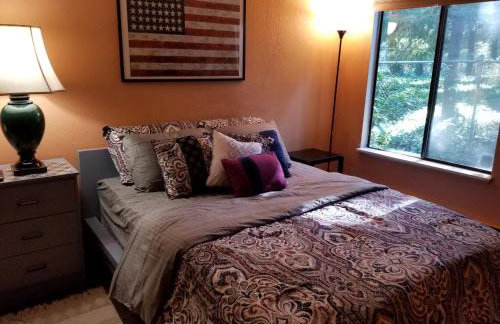 Lovely One bedroom condo with indoor fireplace. - Foto 8