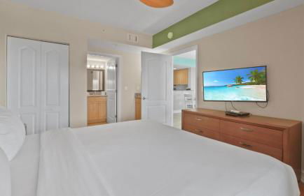 Crystal Palms Treasure Island Retreat Steps from the Beach - Photo 4