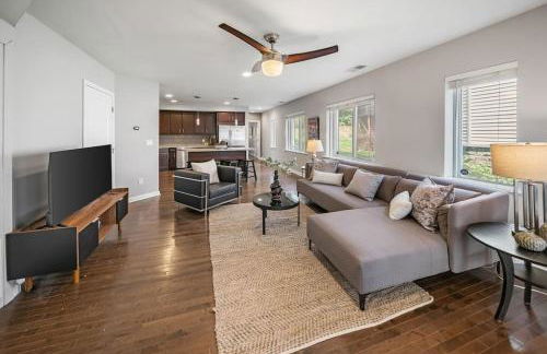 Comfortable 2BR Condo near City Center - Foto 3