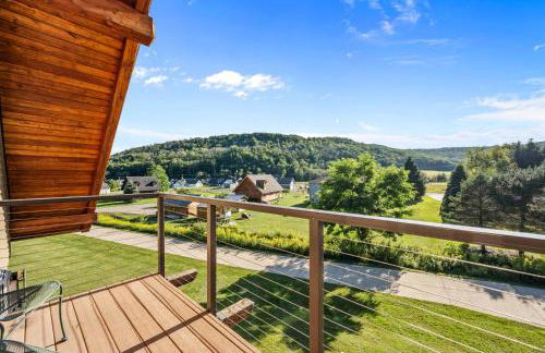 Walk to Village! Stunning timber chalet! Hot-Tub, Bonfire & more! - Foto 16