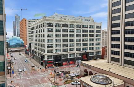 Luxury Downtown Cityview Suite Skywalk Access and Free Garage Parking - Foto 58