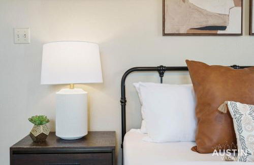 Walk to Zilker Patio w a View Elevated Balcony - Photo 21