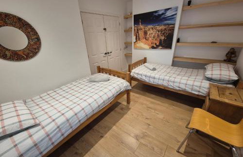 Hidden Gem near the beach with pool table - Foto 8