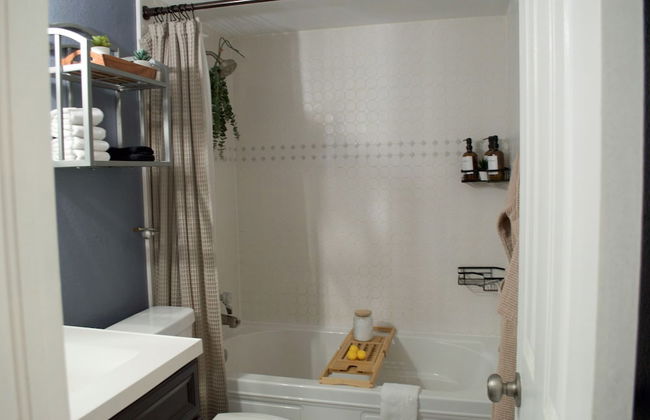 French Inspired Stay Fireplace Coffee bar Cozy - Foto 28