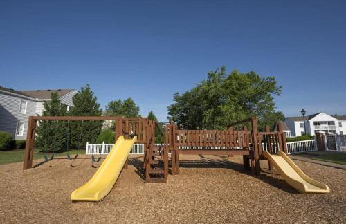 Charming 2BR Colonial Apartment with Resort Access - Foto 43