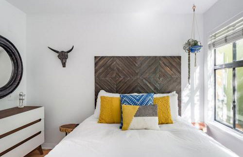 Silver Triangle Oasis with Verdant Backyard - Foto 14