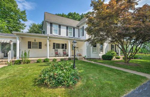 Renovated Farmhouse w Mountain Views and Fire Pit - Foto 39