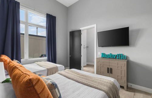 Home with Rooftop Deck & Garage, 2 miles to Downtown Broadway - Foto 22