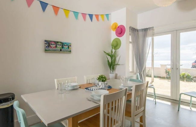 Absolute Beachfront With Decked Garden Oasis and Views - Foto 2