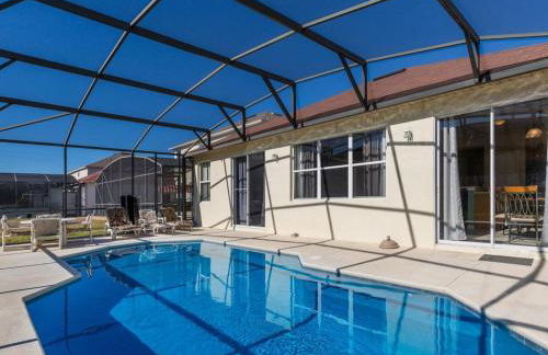 8 miles to Disney, 20 miles Universal, private pool, pool table, washer, dryer, cable, wifi, roku - Foto 9