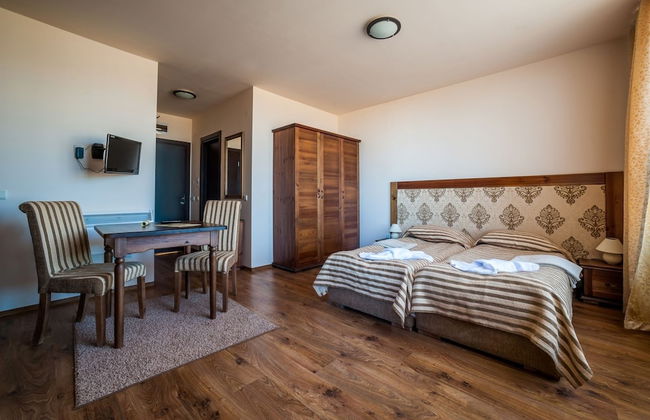 Cornelia Deluxe Residence - Photo 10