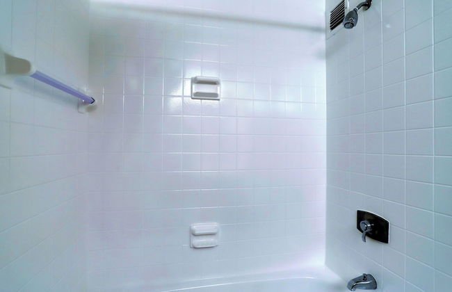 Modern Apartment with Top Amenities - Photo 32