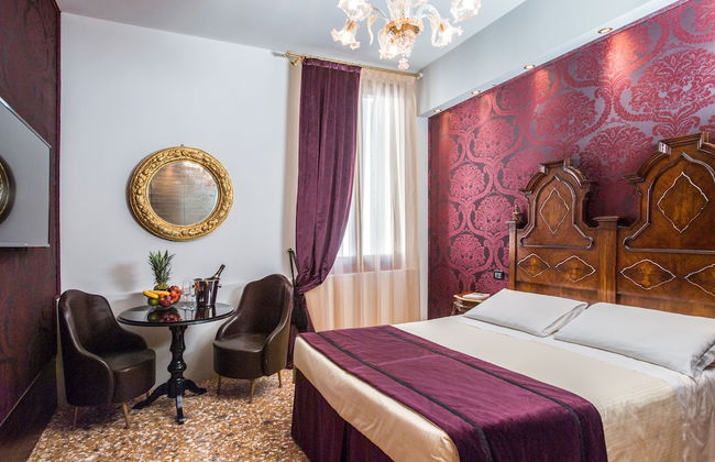 Locanda Leon Bianco on the Grand Canal - Photo 14