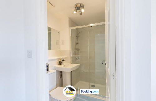 Duckett house, 3 Bedroom Detached House By B and R Serviced Accommodation Amesbury With Free Parking - Foto 22