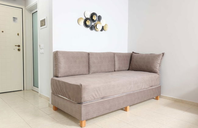 Danae Comfort Living - Photo 10
