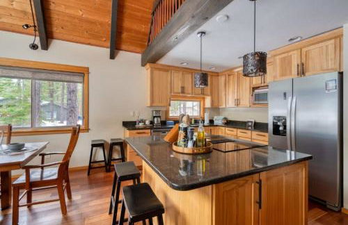 Spring Home 6 - Cozy 4BR Cabin in Black Butte Ranch w Fireplace - Foto 3