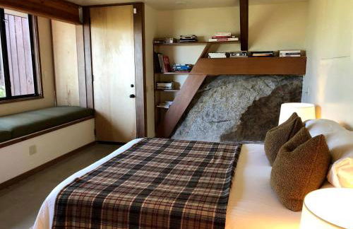 Contemporary Treetop Cabin with a Luxury Hot Tub in Idyllwild, California - Foto 11