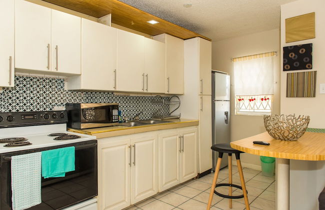 Kingston Most Centrally Located Two Bdrm - Foto 8