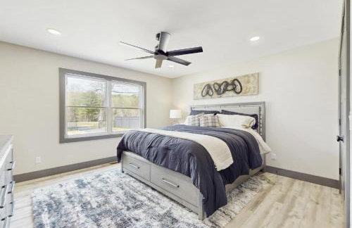 Outdoor Wonderland! Newly Built Home in Fort Ann - Foto 19