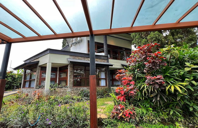 Villa 4-BR Klub Bunga No. 8 Batu Malang - Foto 18