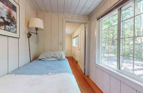 Walk to Town! Dog-Friendly Quincy Getaway with Deck - Foto 15