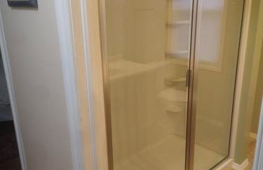 4 Seasons 4 bedroom lake level home - Foto 31